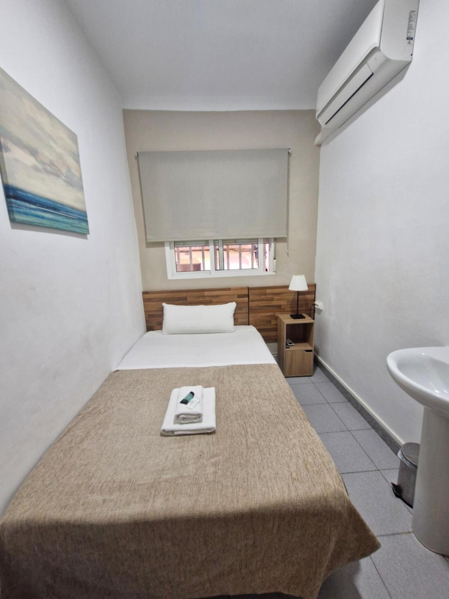 Single Room with Shared Bathroom,1646911441:JPEG